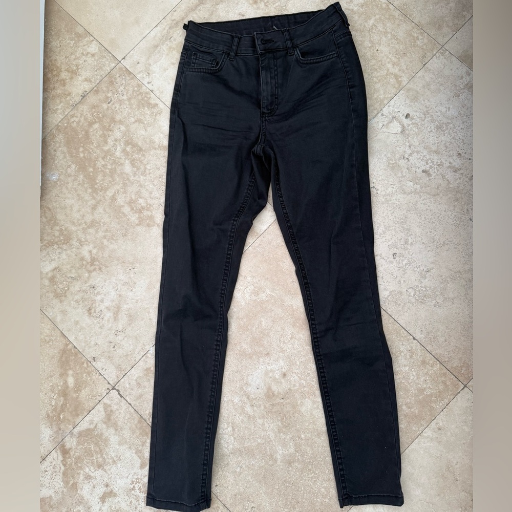 Black skinny stretchy jeans